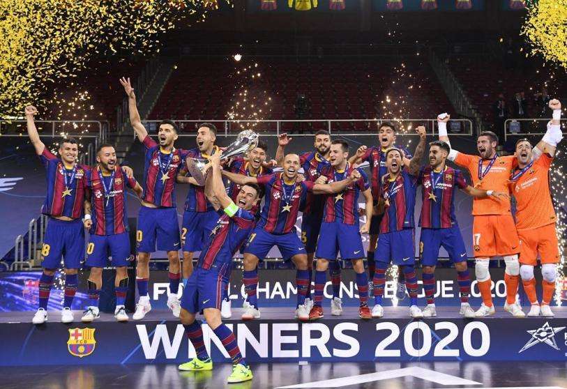 AFP/RFEF/PABLO GARCIA  -   Los jugadores del Athletic Bilbao celebran después de ganar la final de la Supercopa de España de fútbol entre el FC Barcelona y el Athletic Club Bilbao en el estadio de La Cartuja en Sevilla, el 17 de enero de 2021  