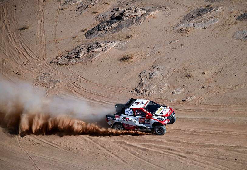 El piloto español de Toyota Fernando Alonso y el copiloto español Marc Coma compiten durante la 4ª etapa del Dakar 2020 entre Neom y Al-Ula, Arabia Saudí, el 8 de enero de 2020