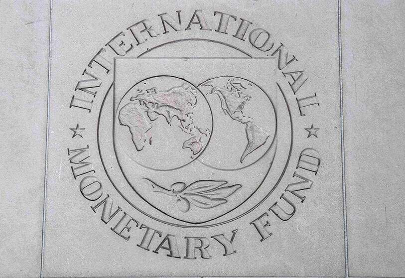 Logo del Fondo Monetario Internacional (FMI) en la sede en Washington, Estados Unidos