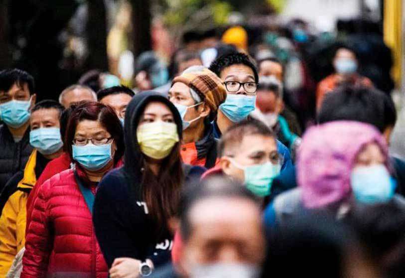 Personas con mascarillas durante la pandemia de la COVID-19