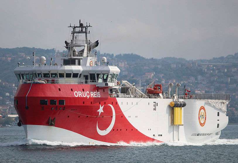 El buque turco de investigación sísmica Oruc Reis en el Bósforo en Estambul REUTERS/YORUK ISIK