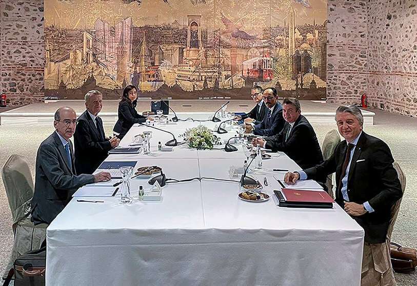 Grecia y Turquía cedieron a las presiones de la UE y la OTAN el 25 de enero de 2021 e iniciaron las primeras conversaciones directas en casi cinco años sobre su explosivo enfrentamiento en el Mediterráneo oriental. AFP