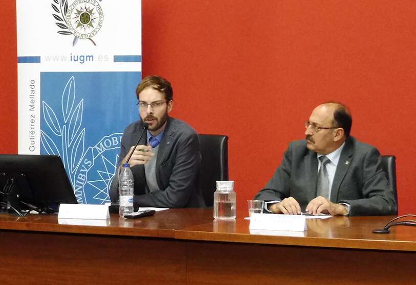 El investigador predoctoral Pablo Gómez Godoy expone las conclusiones del seminario en materia de ciberseguridad