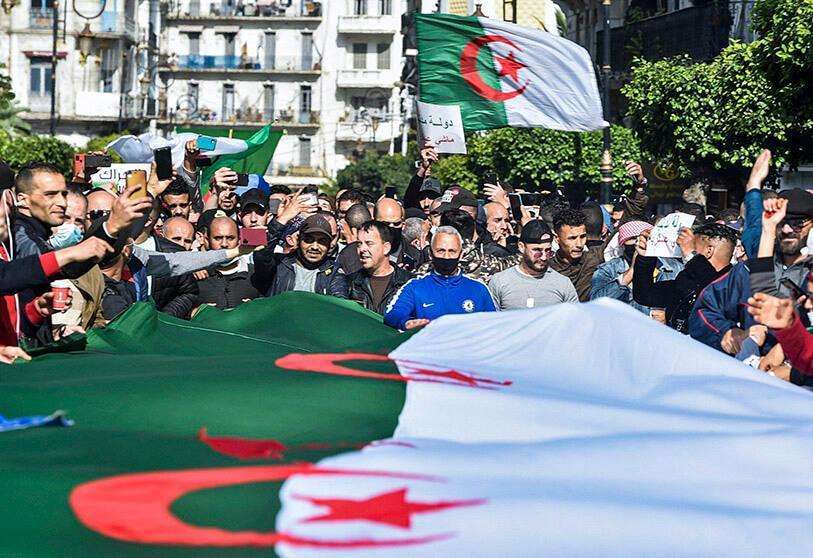 PHOTO/AP - Argelinos se manifiestan en Argel para conmemorar el segundo aniversario del movimiento Hirak