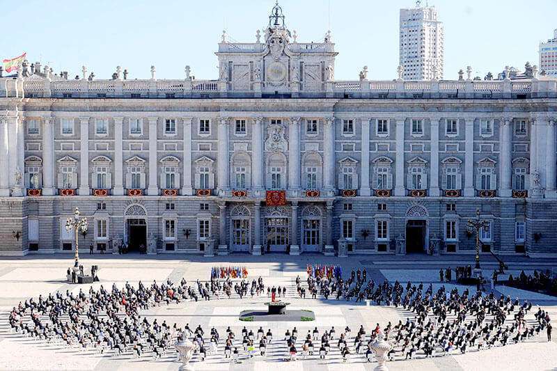 Ceremonia estatal para honrar a las 28.400 víctimas de la crisis del coronavirus, así como a los funcionarios públicos que han estado luchando en primera línea contra la pandemia en España, el 16 de julio de 2020, en el Palacio Real de Madrid