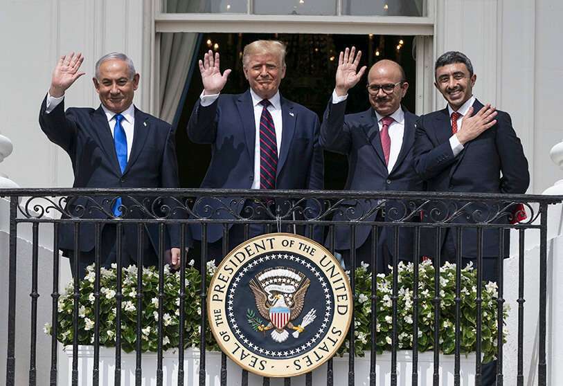 El Primer Ministro de Israel, Benjamin Netanyahu, el Presidente de los EE.UU. Donald Trump, el Ministro de Relaciones Exteriores de Bahréin, Khalid bin Ahmed Al Khalifa, y el Ministro de Relaciones Exteriores de los Emiratos Árabes Unidos, Abdullah bin Zayed al-Nahyan después de firmar los Acuerdos de Abraham AP/ALEX BRANDON