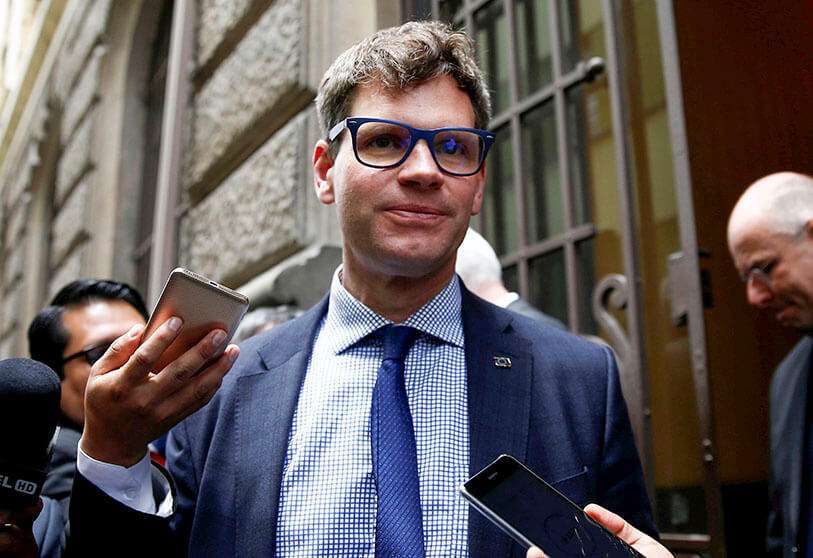 El jefe de la delegación de la Unión Europea en Bolivia, Jörg Schreiber, asiste a una conferencia de prensa tras reunirse con la ministra de Asuntos Exteriores de Bolivia, Karen Longaric
