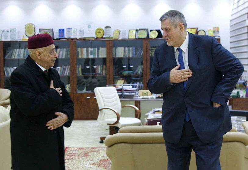 El enviado especial de la ONU para Libia, Jan Kubis, se reúne con Aguila Saleh, presidente del parlamento libio en Al-Qubba, Libia, el 17 de febrero de 2021 PHOTO/ Oficina de Prensa del Parlamento libio