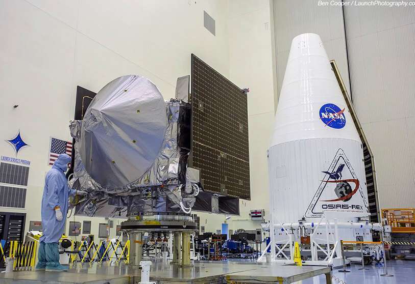 6.- PHOTO/Ben Cooper - La primera astronave norteamericana en posarse en un asteroide ha sido OSIRIS-REx, sonda de 2.110 kilos que estará de regreso en septiembre de 2023 