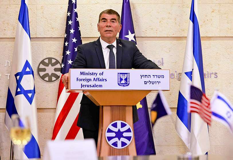 Fotografia de archivo, el ministro de Asuntos Exteriores de Israel, Gabi Ashkenazi, hace una declaración durante una ceremonia celebrada a través del Zoom con su homólogo de Kosovo que marca el establecimiento de lazos diplomáticos entre Israel y Kosovo, en la sede del Ministerio de Asuntos Exteriores israelí en Jerusalén el 1 de febrero de 2021 PHOTO/AFP