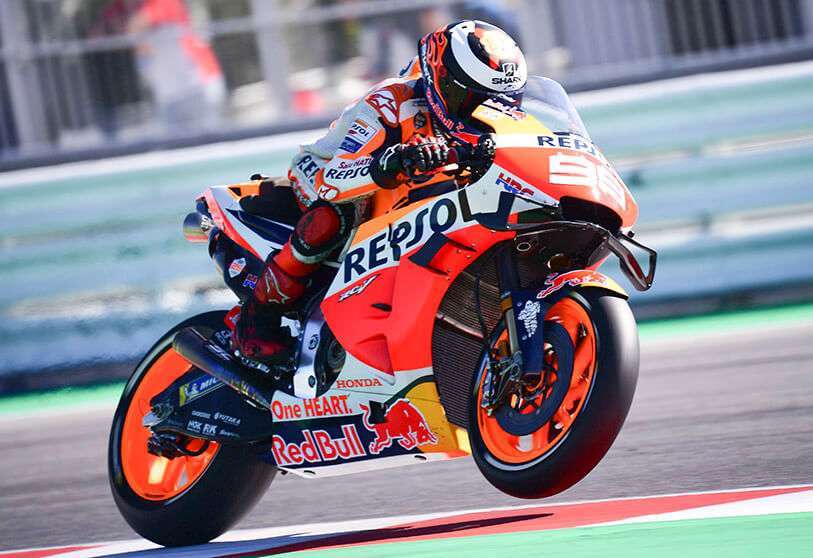 El piloto español del Repsol Honda Team, Jorge Lorenzo, conduce su moto durante una sesión de entrenamientos libres antes de la carrera del Gran Premio de MotoGP de San Marino en el Circuito Mundial de Misano Marco Simoncelli el 14 de septiembre de 2019