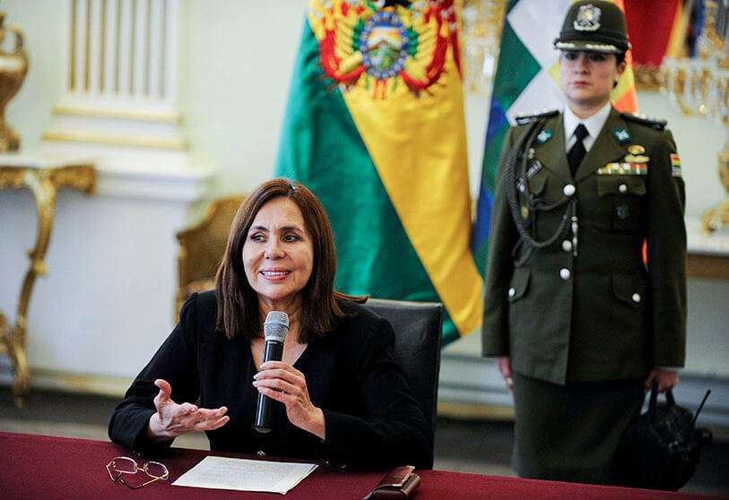 La canciller boliviana Karen Longaric habla durante una conferencia de prensa en La Paz, el 29 de noviembre de 2019