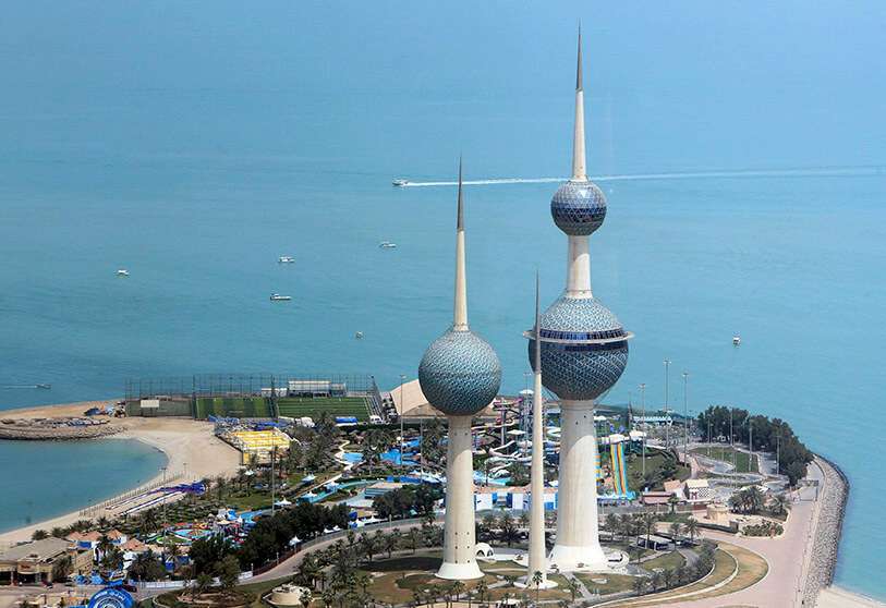 El emir de Kuwait acepta la dimisión del Gobierno