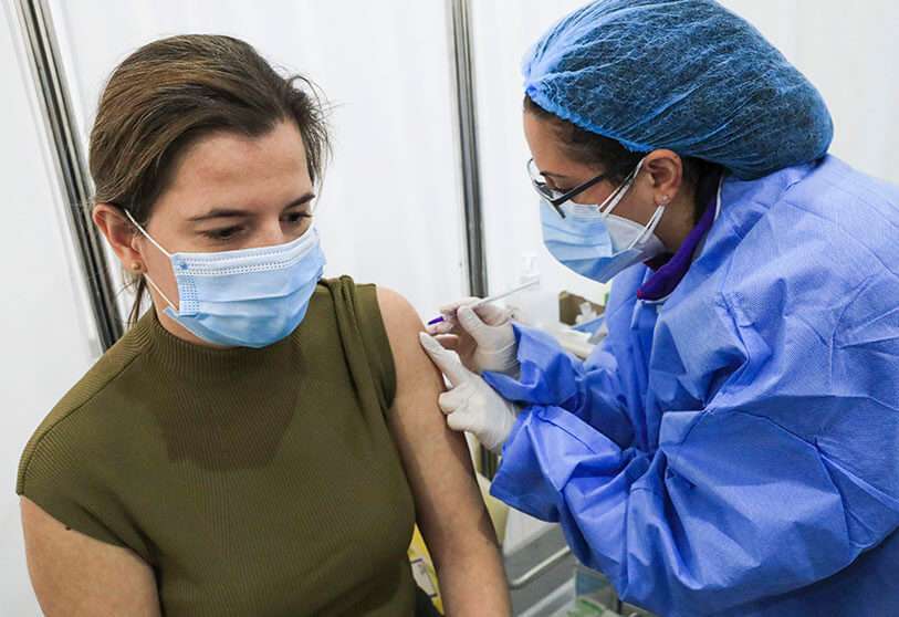 Líbano lanzó su campaña de inoculación tras recibir el primer lote de la vacuna: 28.500 dosis procedentes de Bruselas AP/HUSSEIN MALLA