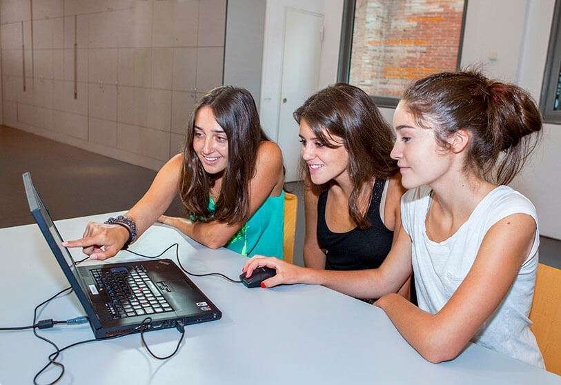 La Fundación “la Caixa” presenta para este nuevo curso escolar, el BeCritical, Programa para la Competencia mediática y el Pensamiento Crítico.