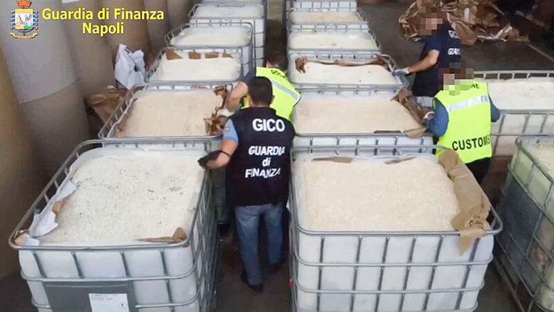 La droga, en forma de 84 millones de tabletas de Captagon, tenía un valor aproximado de 1.000 millones de euros, dijo la policía en un comunicado, describiendo la operación como "la mayor incautación de anfetaminas del mundo"