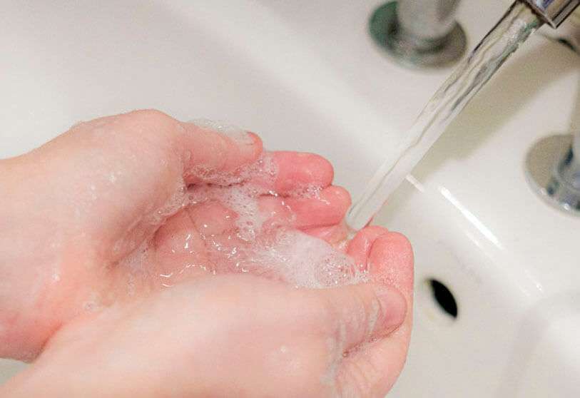 Para prevenir el contagio de coronavirus, la OMS aconseja lavarse bien las manos