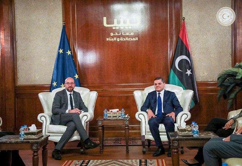 PHOTO/ Oficina de Prensa del Primer Ministro/Handout via REUTERS - El presidente del Consejo Europeo, Charles Michel, se reúne con el primer ministro libio, Abdulhamid Dbeibeh, en Trípoli, Libia, el 4 de abril de 2021