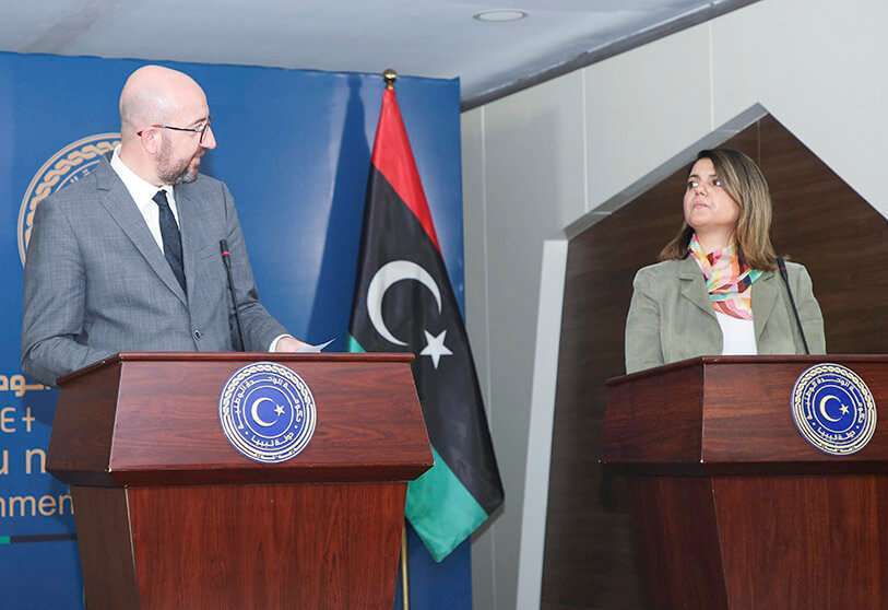REUTERS/HAZEM AHMEDAR-El presidente del Consejo Europeo, Charles Michel, y la ministra de Asuntos Exteriores de Libia, Najla el-Mangoush, hacen una declaración conjunta en Trípoli, Libia, el 4 de abril de 2021