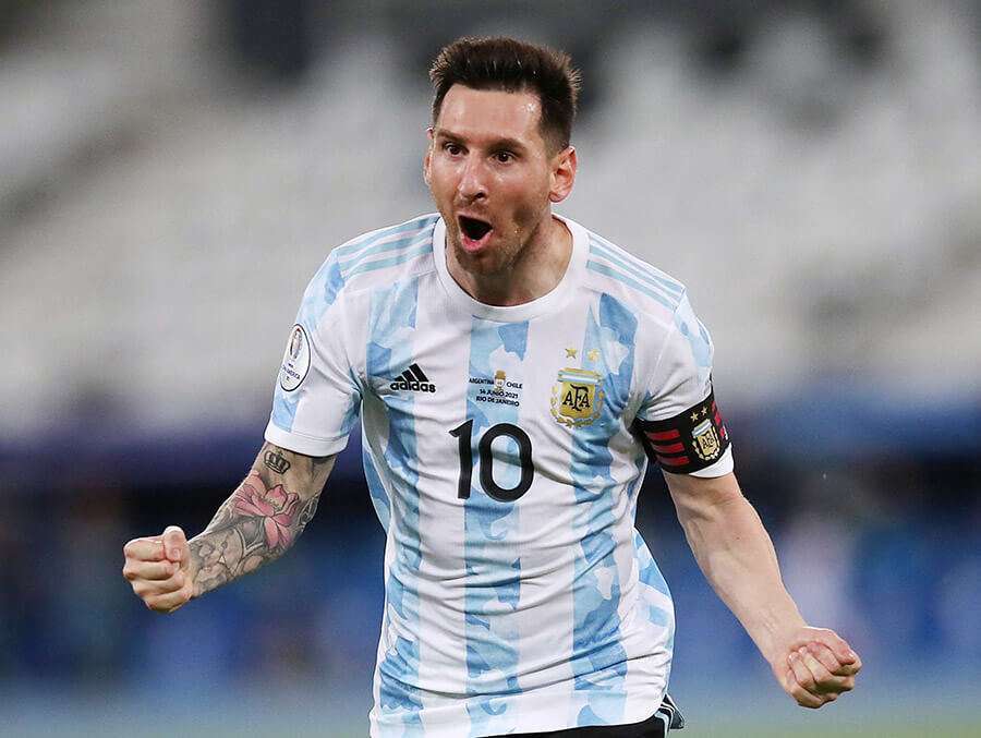 El argentino Lionel Messi celebra el primer gol en el partido Argentina-Chile, el 14 de junio de 2021