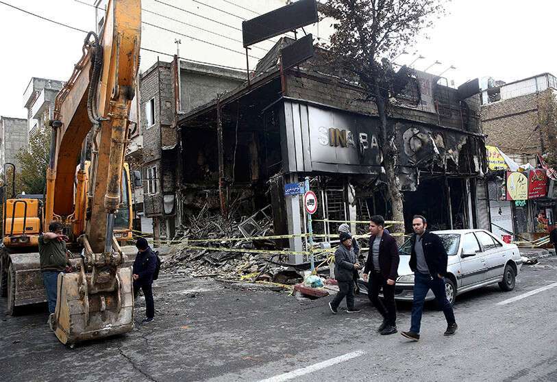 Fotografía de archivo, banco quemado, después de protestar contra el aumento de los precios del combustible, en Teherán, Irán, el 20 de noviembre de 2019
