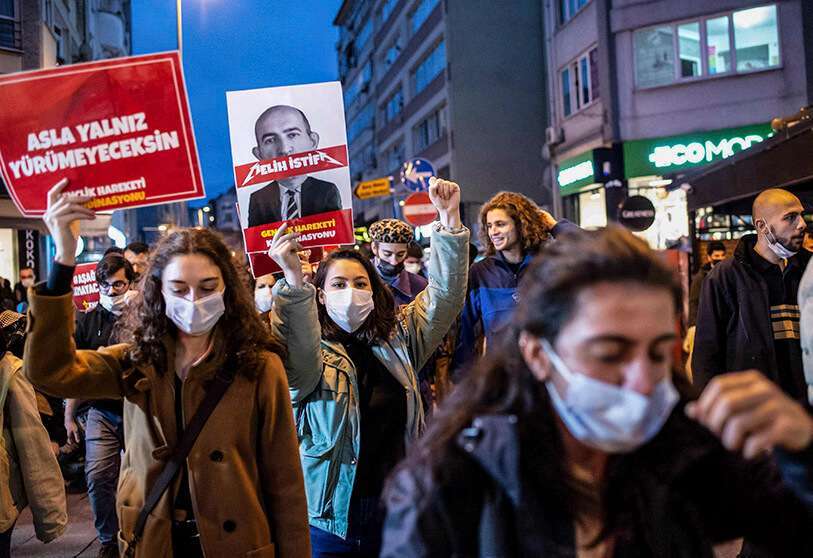 Manifestación el 2 de febrero de 2021 contra el nombramiento por parte del presidente turco de un leal al partido para dirigir la exclusiva Universidad del Bósforo de Estambul a principios de año