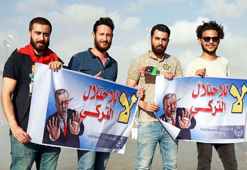 Los partidarios del LNA se manifiestan contra la intervención turca en Libia en Bengasi, el 5 de julio de 2020