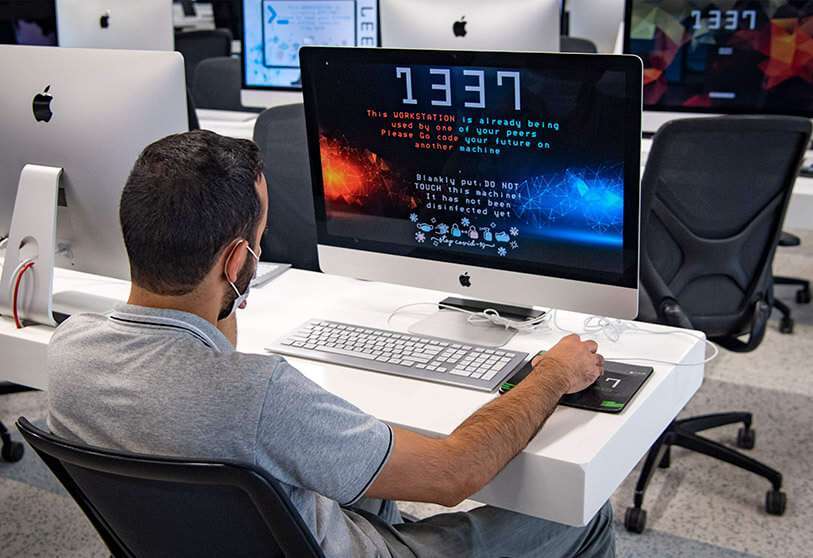 Laboratorio del centro de formación en tecnologías de la información "1337" en la ciudad central de Marruecos, Khouribga