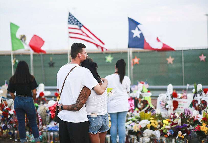 PHOTO/Sandy Huffaker/Getty Images/AFP Improvised memorial for the victims on August 15, 2019 in El Paso, Texas 22 people were killed at the Walmart shopping mall in a mass shooting on 3 August.