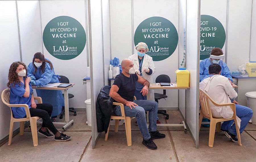 Campaña de vacunación contra el coronavirus en el Lebanese American University Medical Center-Rizk Hospital en Beirut, Líbano, el 16 de febrero de 2021 PHOTO/REUTERS