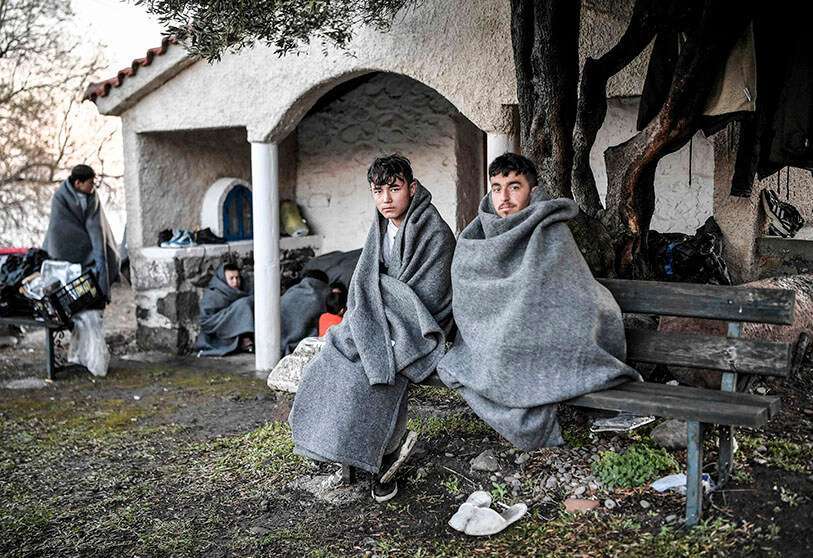 Migrantes y refugiados que llegaron de Turquía a la isla griega de Lesbos el 5 de marzo