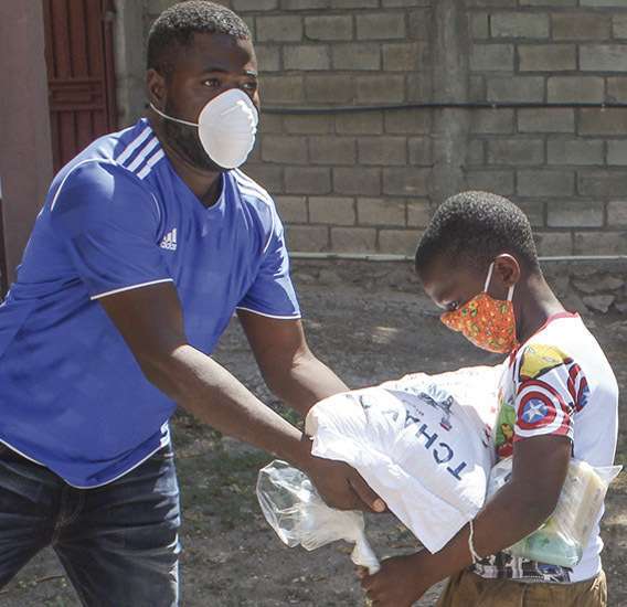 Más de 11 millones de personas atendidas en un año de pandemia en 121 países