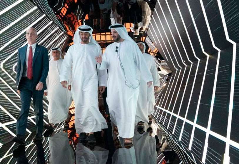 El príncipe heredero de Abu Dhabi recorre las instalaciones de EDGE