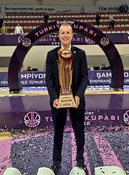 Nacho García: “En España no hay una apuesta firme por el baloncesto femenino”