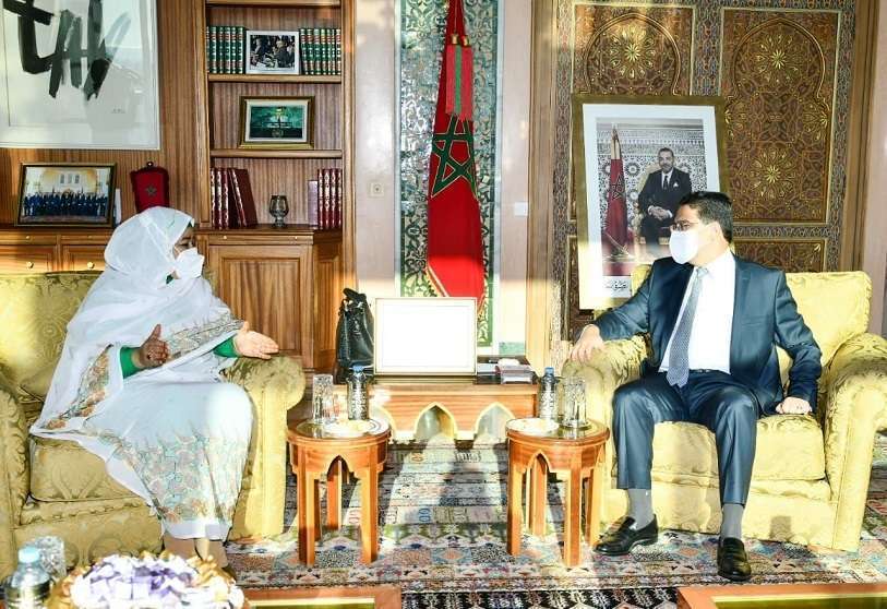 El ministro marroquí de Exteriores, Nasser Bourita, y la presidenta de la Comisión de Asuntos Sociales en la UA, Amira Elfadil