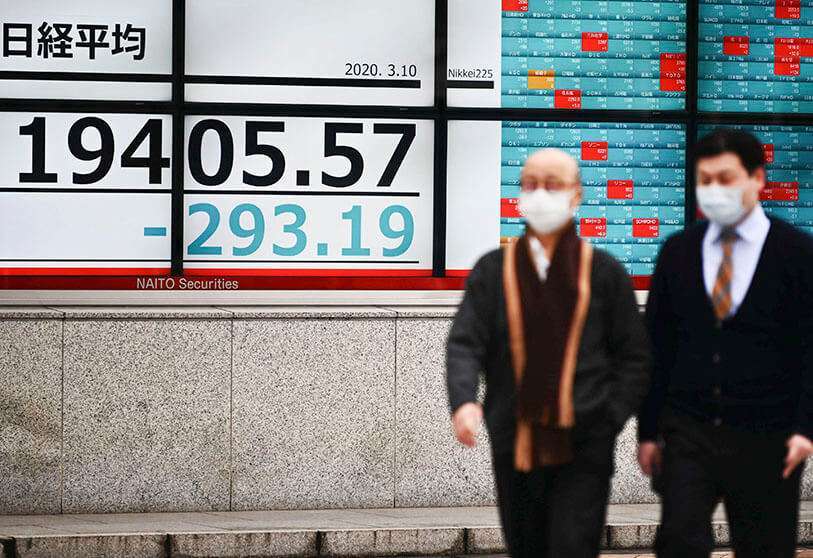Tabla de cotizaciones que muestra el índice de precios de las acciones de la bolsa de Tokio. Aunque ha registrado pérdidas todo el día, el Nikkei ha acabado cerrando en positivo