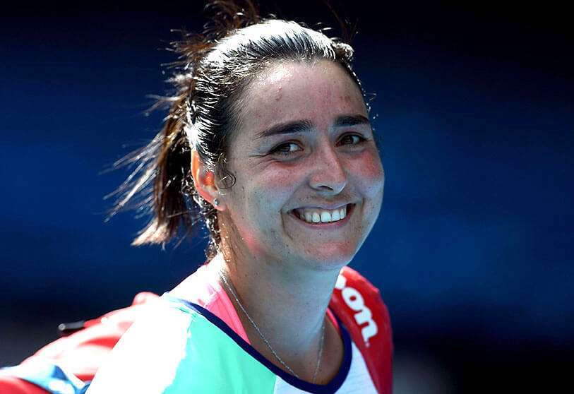 La tunecina Ons Jabeur después de una victoria contra la china Wang Qiang durante su partido individual femenino en el séptimo día del torneo de tenis del Abierto de Australia en Melbourne el 26 de enero de 2020