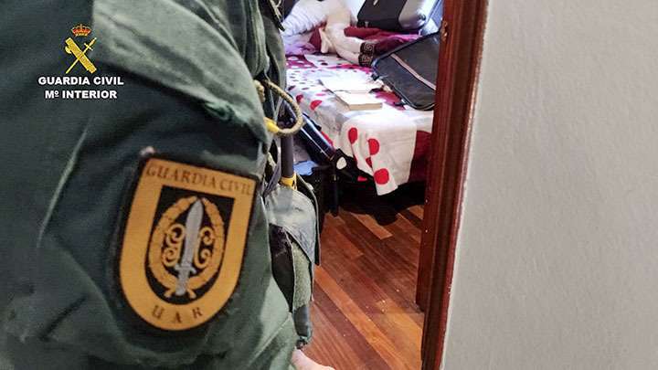 La investigación, de casi tres años de duración, ha sido desarrollada por el Servicio de Información de la Guardia Civil, en colaboración con la Secretaría General de Instituciones Penitenciarias