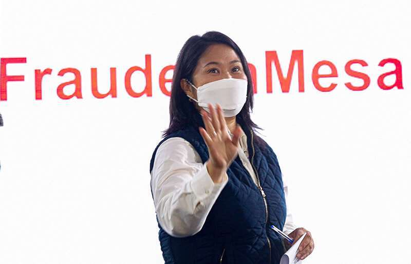La candidata presidencial de la derecha peruana por Fuerza Popular, Keiko Fujimori, gesticula durante una conferencia de prensa en la sede de su partido en Lima el 7 de junio de 2021 AFP/GIAN MASKO
