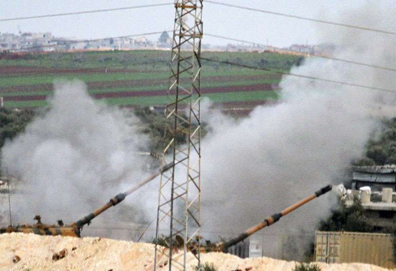 Cañones de artillería autopropulsados turcos de 155 mm situados al este de la ciudad rebelde de Binnish, en la provincia de Idlib