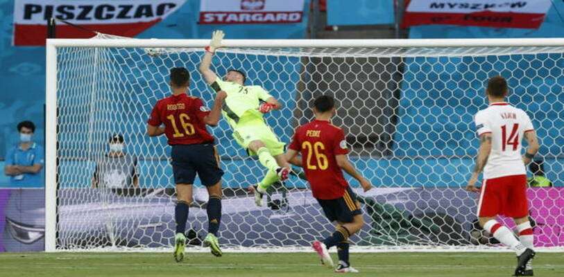 Una España incapaz se estrella ante Polonia