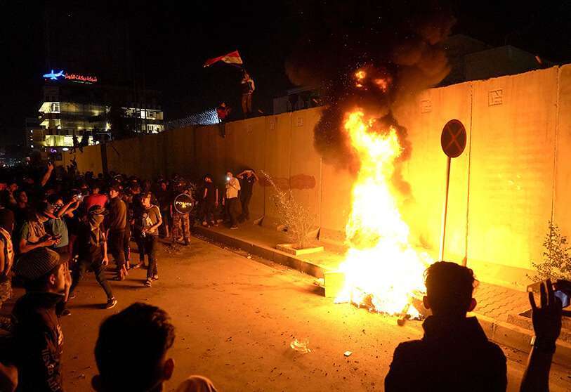 Las fuerzas de seguridad iraquíes se enfrentaron con manifestantes antigubernamentales cerca de la plaza Tahrir, Bagdad