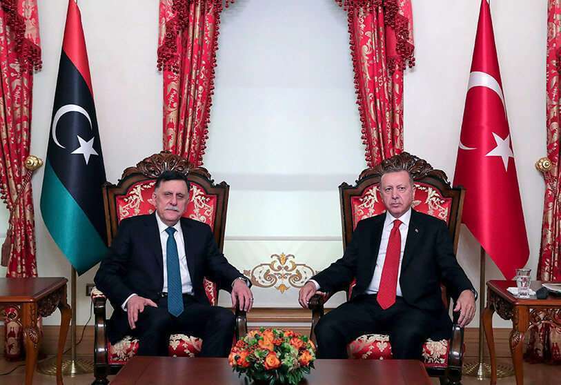 El presidente de Turquía, Recep Tayyip Erdogan, se reúne con el primer ministro de Libia, Fayez Sarraj, en Estambul, Turquía, el 27 de noviembre de 2019