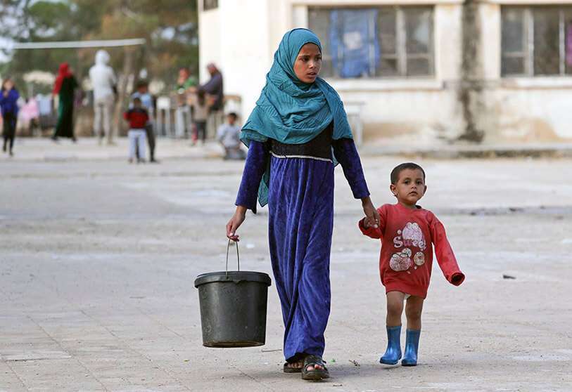 De camino a la escuela en el campo de Tal Abyad, Siria
