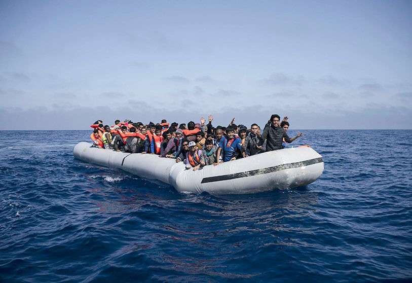 Atalayar_Refugiados y migrantes esperan ser rescatados por miembros de la ONG española Proactiva Open Arms, después de salir de Libia.jpg