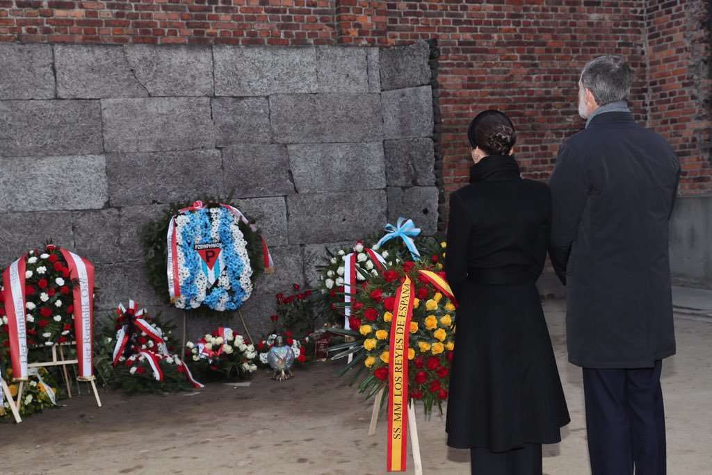 Atalayar_Reyes España_Auschwitz