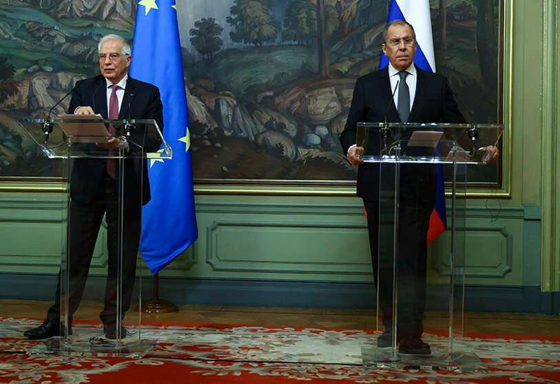El ministro de Asuntos Exteriores de Rusia, Sergei Lavrov, y el jefe de política exterior de la Unión Europea, Josep Borrell, asisten a una rueda de prensa tras sus conversaciones en Moscú, Rusia, el 5 de febrero de 2021