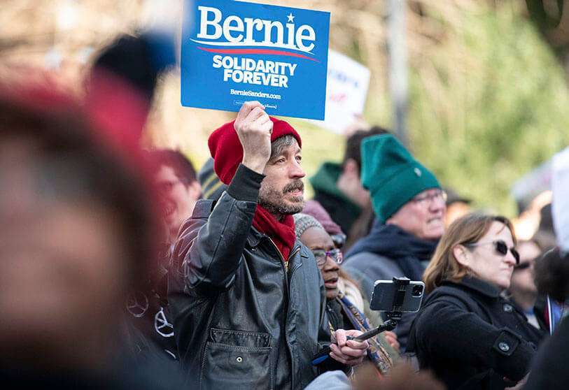 Un partidario de Bernie Sanders durante un acto de campaña en Carolina del Sur, uno de los primeros estados en votar en las primarias