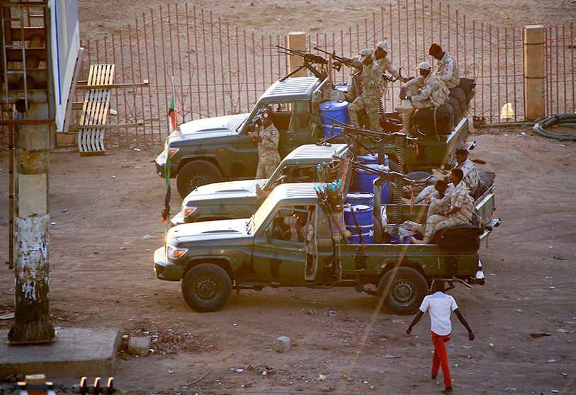 En la capital sudanesa se produjeron intensos disparos cuando varios agentes del temido organismo de seguridad lanzaron una “rebelión” contra un plan de reestructuración, lo que provocó el cierre del aeropuerto internacional