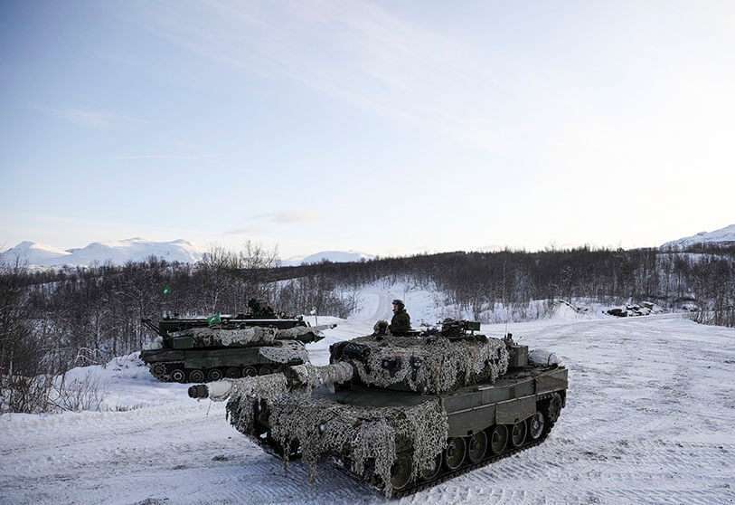 scuadrón de tanques del Ejército noruego durante unas maniobras
